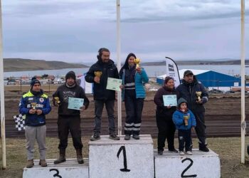 El rugir de motores se tomó Porvenir: Antonio Vargas y Gerardo Oyarzo triunfan en el Buggy Cross.