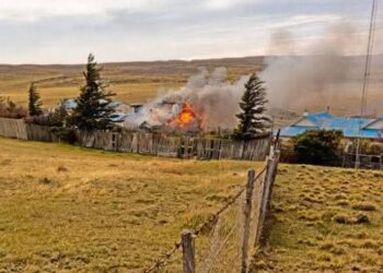Incendio destruye vivienda de trabajadores en Estancia Rosita: Pérdidas fueron totales.
