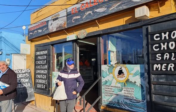 34 años con productos de mar pescadería «El Caleuche», en el populoso barrio 18.