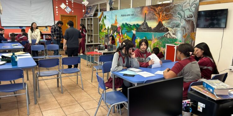 Escuela Capitán Juan Ladrillero de Natales abre las puertas a los debates competitivos.