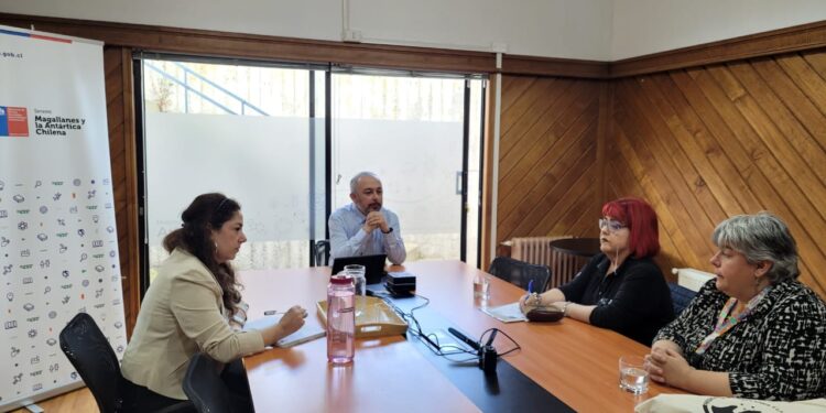 PAR Explora Magallanes y Seremi de Ciencia coordinan trabajo para fortalecer la educación científica en la región