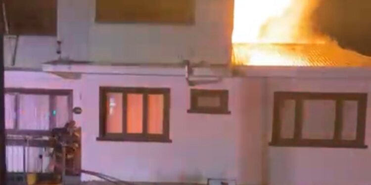Incendio en vivienda moviliza a Bomberos en sector Presidente José Manuel Balmaceda de Punta Arenas