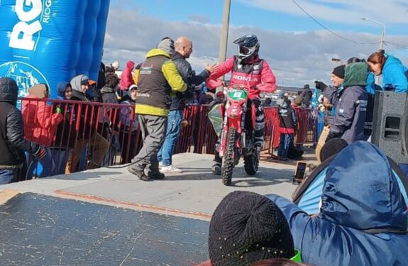 Bandera magallánica en lo alto: Pilotos chilenos dominan el clasificatorio de la Vuelta a la Tierra del Fuego en 4 categorías.