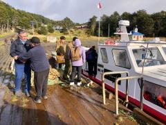 Delegado constata funcionamiento de generador en escuela de Puerto Toro y anuncia avances en conectividad marítima