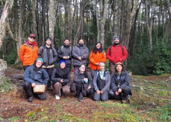 Comunidad Kawésqar y científicos destacan diversidad de hongos en Isla Dawson para fortalecer conservación en Magallanes