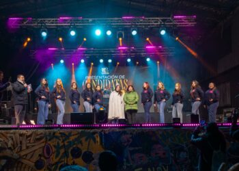 Puerto Natales inicia celebraciones de su 115° aniversario con multitudinario evento en el anfiteatro