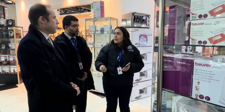 Autoridades fiscalizan comercio de Punta Arenas por alta demanda del Día de la Madre