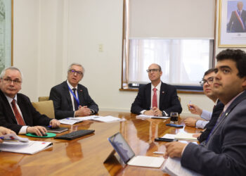 Seremi MOP desarrolla intensa agenda en Santiago y se reúne con Ministro, Subsecretario y DGOP.