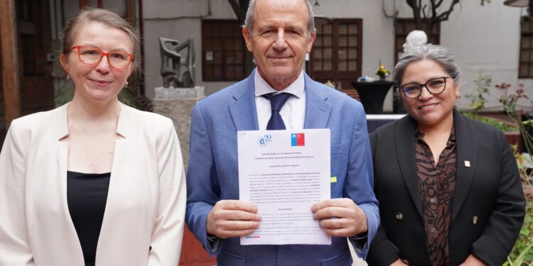 Inach y nodo antártico impulsan estrategia para expandir la temática antártica en la educación superior.