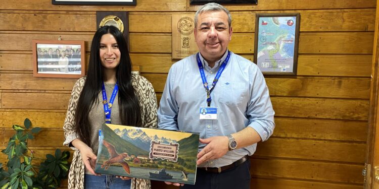 Municipalidad de Cabo de Hornos lanza juego de mesa educativo inspirado en Puerto Williams y la cultura yagán