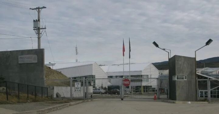 Investigan ingreso de celulares al penal de Punta Arenas, funcionaria habría sido amenazada por interno