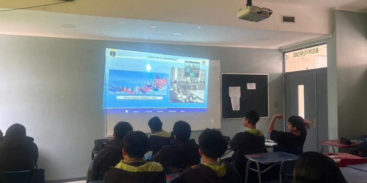 Estudiantes de Cholchol se conectan con la Antártica y proyectan futuras investigaciones polares