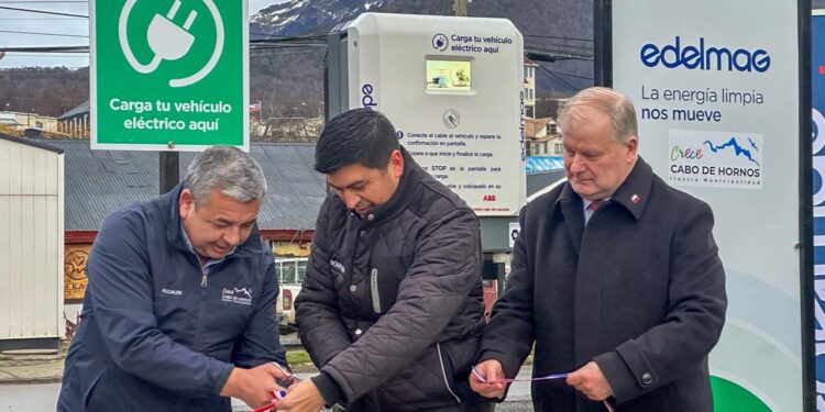 Puerto Williams inaugura el electrocargador más austral del continente y avanza en electromovilidad