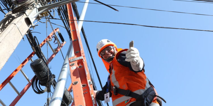 Gobierno inicia histórico plan nacional para ordenar y retirar cables en desuso