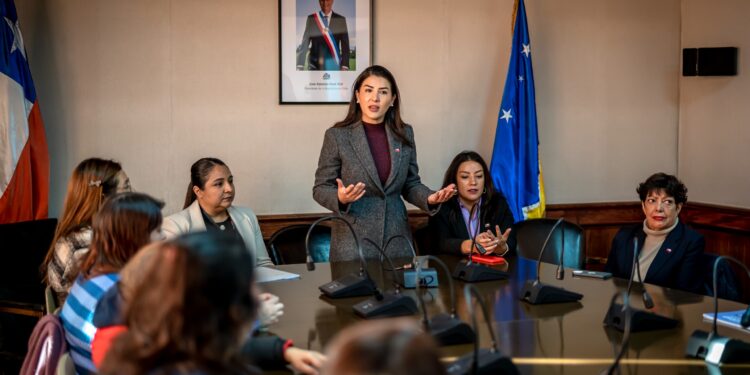 Más de 120 mujeres de Punta Arenas inician programa que impulsa autonomía económica y acceso al empleo