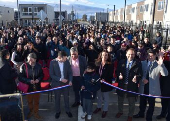122 familias reciben las llaves de sus viviendas en proyectos Valle Los Sauces de Punta Arenas