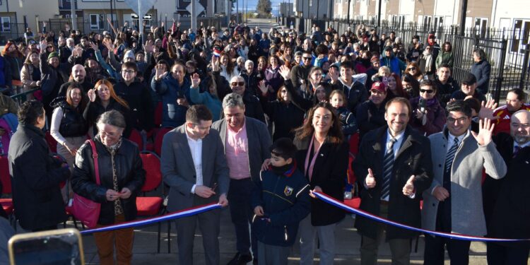 122 familias reciben las llaves de sus viviendas en proyectos Valle Los Sauces de Punta Arenas