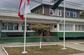 Carabineros detiene a sujeto por robo con violencia a chofer de taxi colectivo en Puerto Natales.