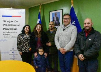 Autoridades acercan servicios públicos a la comunidad en Puerto Williams con jornada de extensión horaria