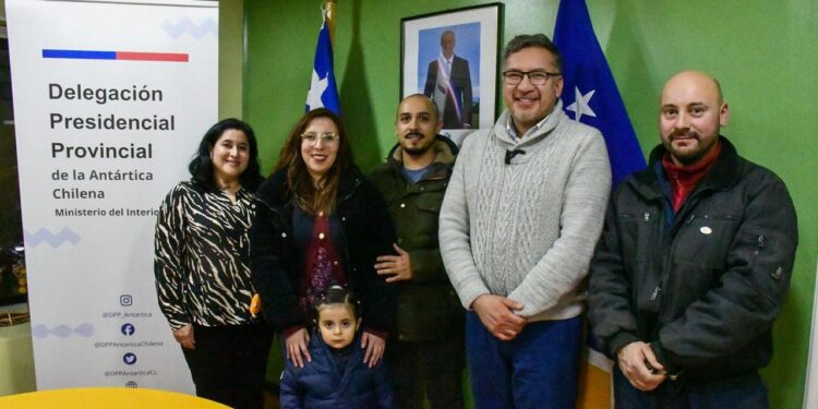 Autoridades acercan servicios públicos a la comunidad en Puerto Williams con jornada de extensión horaria