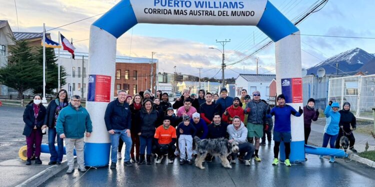 Corrida “Salud y Seguridad en Movimiento” reunió a vecinos de Puerto Williams pese al fuerte viento
