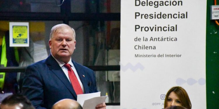 Comunidad de Puerto Williams plantea mejoras al subsidio marítimo en reunión con Transportes