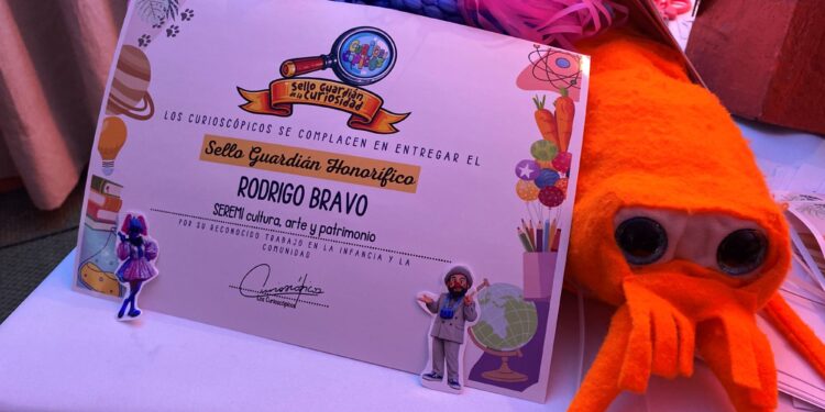 Los Curioscópicos reconocen a autoridades e instituciones en emotiva ceremonia cultural en Punta Arenas