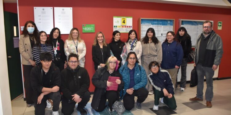 Nueva señalética en Santo Tomás busca difundir el fono de ayuda 4141 para la prevención del suicidio en Magallanes.