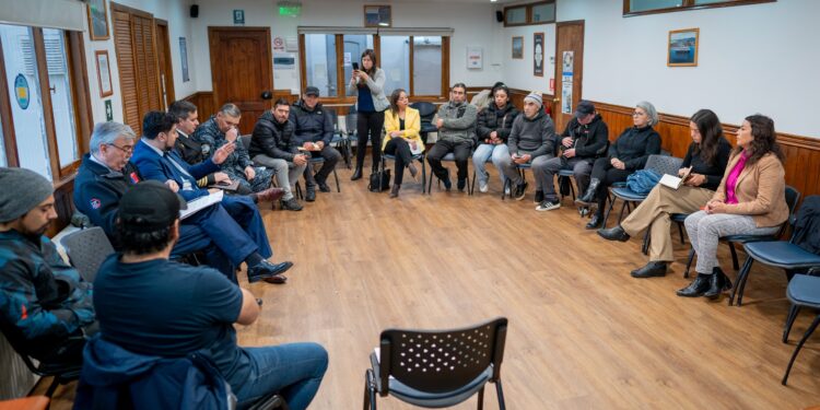 Autoridades y trabajadores reactivan mesa portuaria en Magallanes tras años sin diálogo