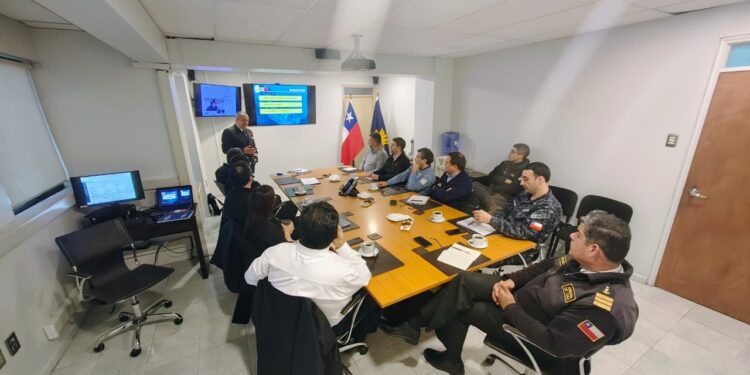 Autoridades y sector marítimo evalúan temporada de cruceros 2025/2026 en Punta Arenas