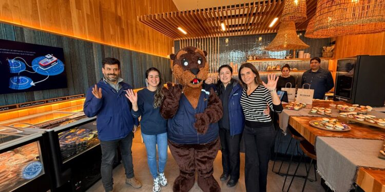 Sello Azul cumple 10 años y premia a Mercado Blumar por su liderazgo en pesca responsable.