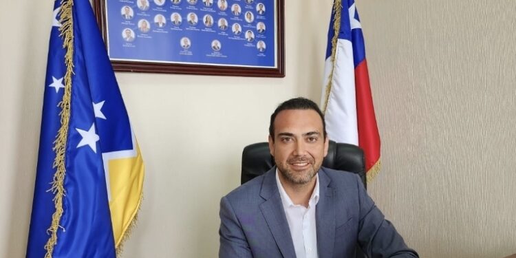 Senador Karim Bianchi solicita reapertura urgente de Escuela Fronteriza Dorotea tras más de cuatro días cerrada