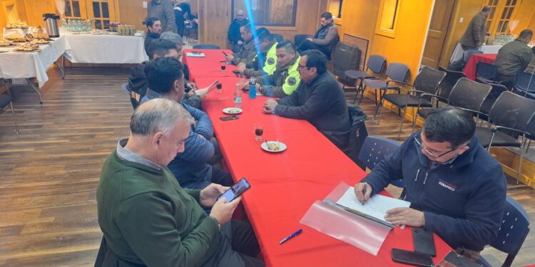 Refuerzan seguridad vial en Ruta 9: COGRID de Laguna Blanca coordina despliegue por Plan de Invierno.