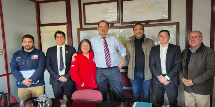 Gobierno anuncia desalojo de tomas irregulares en Punta Arenas tras reunión con autoridades y vecinos