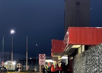 Procedimiento por bulto abandonado activa operativo policial en estos momentos ,en aeropuerto de Punta Arenas