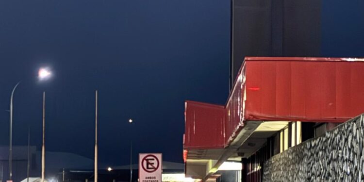 Procedimiento por bulto abandonado activa operativo policial en estos momentos ,en aeropuerto de Punta Arenas