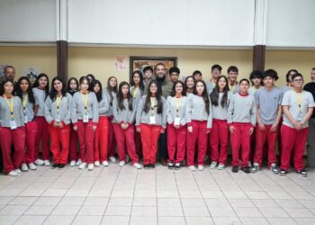 Más de 250 estudiantes de Magallanes participaron en taller del Senado sobre formación de leyes