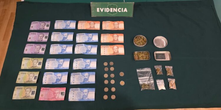 Dos detenidos en Puerto Natales tras control policial, uno por microtráfico y otro por conducir ebrio y bajo drogas