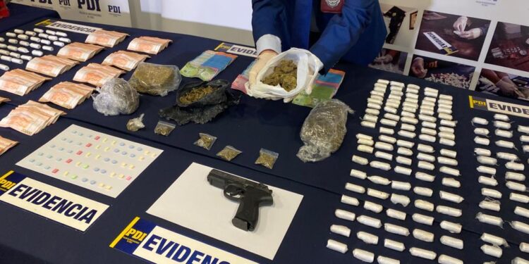 PDI concreta expulsión de dos ciudadanos colombianos condenados por delitos en Magallanes