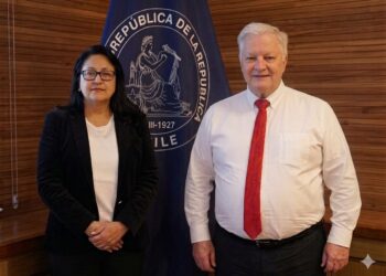 Kusanovic y Riquelme se reúnen con Contralora Dorothy Pérez para exigir mayor fiscalización en Magallanes.