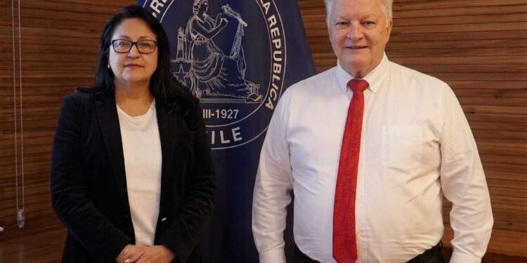 Kusanovic y Riquelme se reúnen con Contralora Dorothy Pérez para exigir mayor fiscalización en Magallanes.