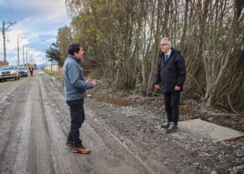 Autoridades inspeccionan deterioro de caminos en Huertos Familiares de Puerto Natales y anuncian trabajos de mejoramiento