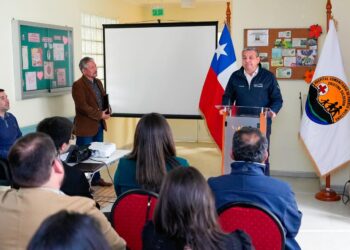 Alcalde de Cabo de Hornos gestiona soluciones ante problemática de licencias médicas y plantea fortalecer red de salud en Puerto Williams