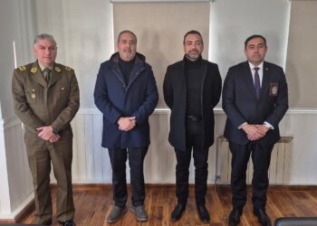 Parlamentarios Karim y Carlos Bianchi analizan con policías avances en control biométrico y acceso a listado de pasajeros