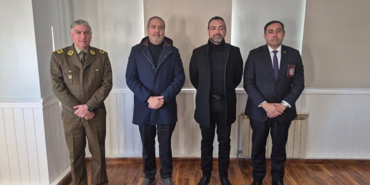 Parlamentarios Karim y Carlos Bianchi analizan con policías avances en control biométrico y acceso a listado de pasajeros