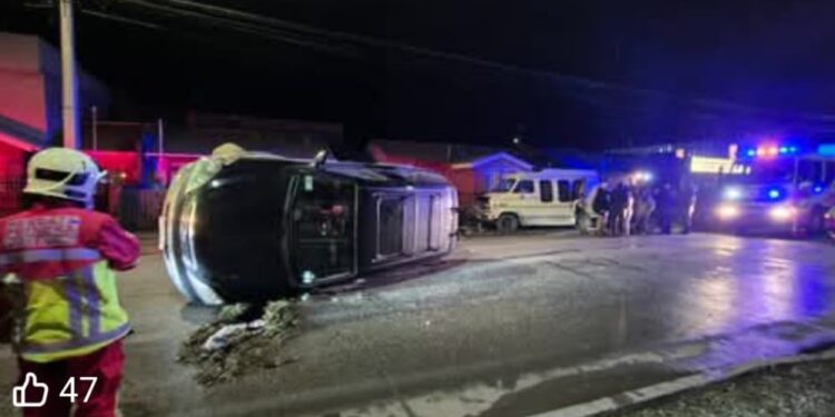 Vehículo volcó en sector Simón Bolívar de Punta Arenas y fue hallado sin ocupantes