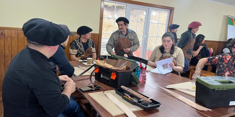 Municipio de Río Verde impulsa taller de talabartería para rescatar tradiciones rurales y fortalecer capacidades locales