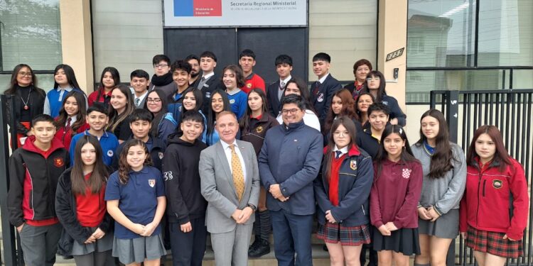 Seremi de Educación reunió a representantes estudiantiles de 32 establecimientos de Magallanes para fortalecer participación y liderazgo juvenil