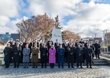 Tercera Zona Naval realizó tradicional izamiento del Pabellón Nacional en Punta Arenas
