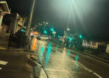 Accidente de tránsito en céntrica esquina de Punta Arenas moviliza a unidades de emergencia.